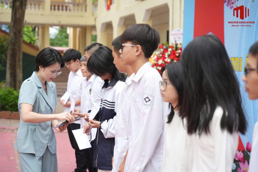 Master Edu trao học bổng khuyến học