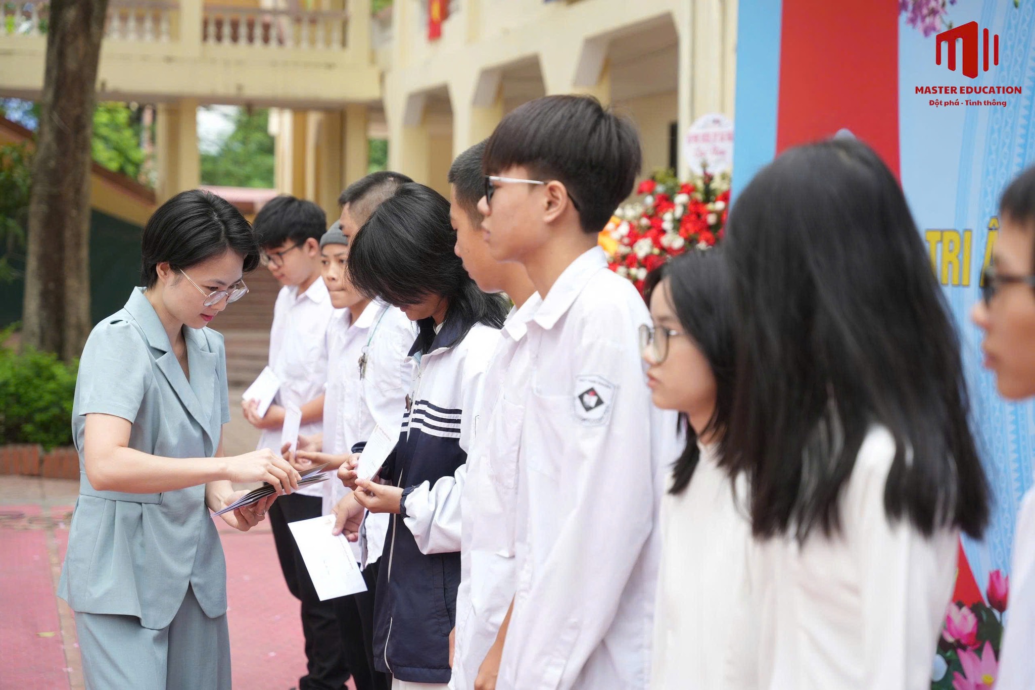 Master Edu trao học bổng khuyến học