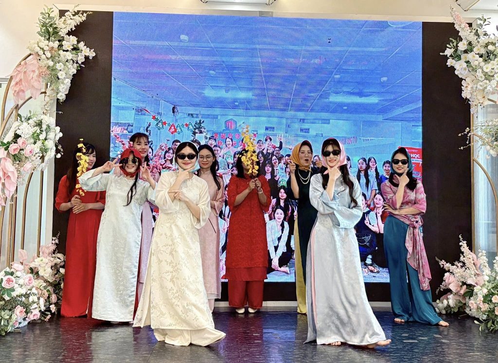 Không khí Year End Party 2025 tại Master Edu