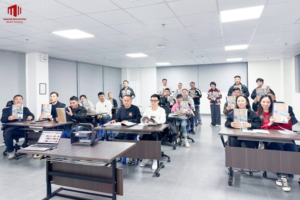 Master Edu khai giảng lớp tiếng Việt doanh nghiệp tại Aishi Optics Việt Nam