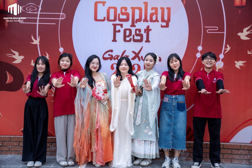 master edu cosplay han phuc hoc sinh