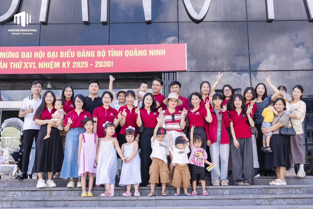 Nhân sự Master Edu vui chơi và lưu giữ khoảnh khắc đáng nhớ trong chuyến đi