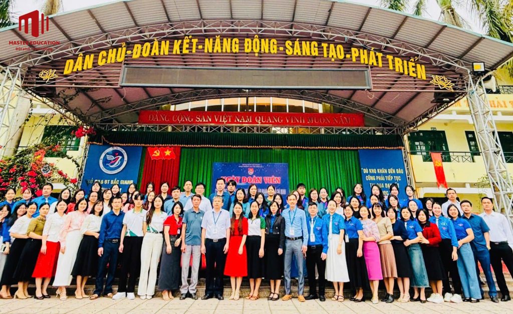 Master Edu trao quỹ phát triển tài năng cho học sinh THPT Bắc Giang
